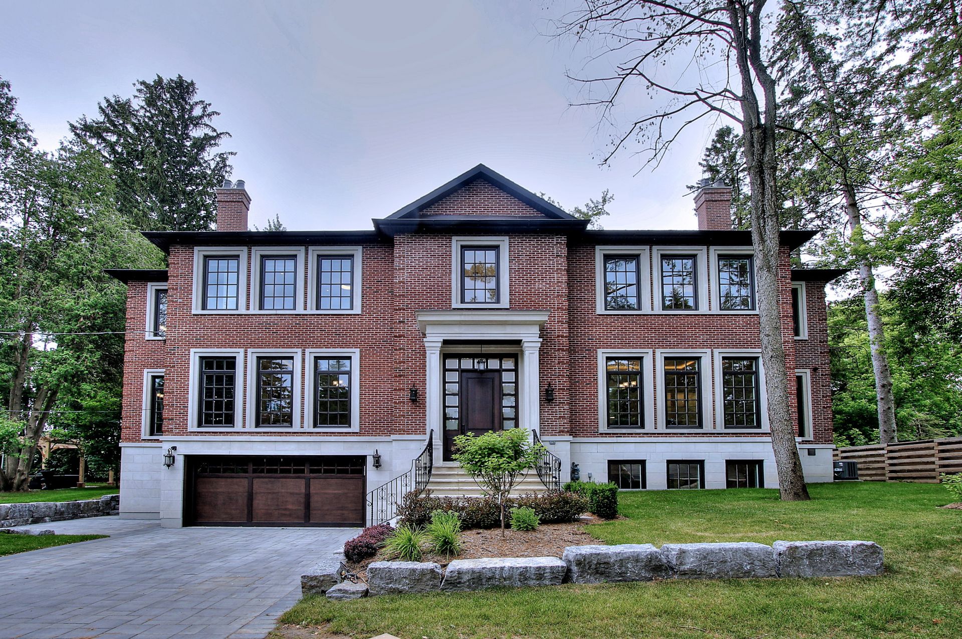 康山豪宅 盛大上市